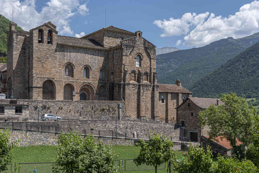 Huesca - Siresa 13 - monasterio de San Pedro de Siresa.jpg